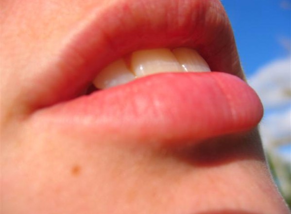 FEMINA / Metode naturiste de mărire a buzelor