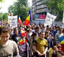 7000 de persoane au manifestat pentru unirea Basarabiei cu Romania la Chisinau. VIDEO