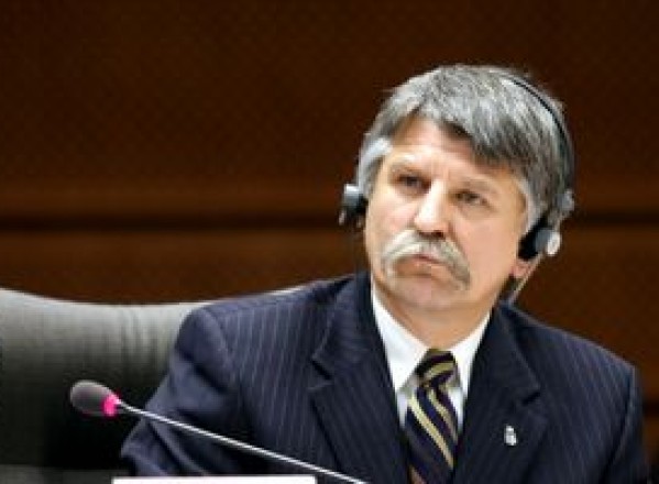 Conducerea Parlamentului ii cere presedintelui Legislativului ungar sa-si amane vizita in Romania