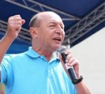 Presedintele suspendat Traian Basescu impreuna cu sotia la mitingul din capitala