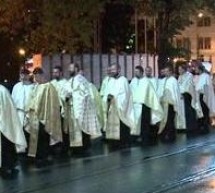 Mii de oameni au participat la procesiunea cu moastele Sfantului Iosif cel Nou de la Partos